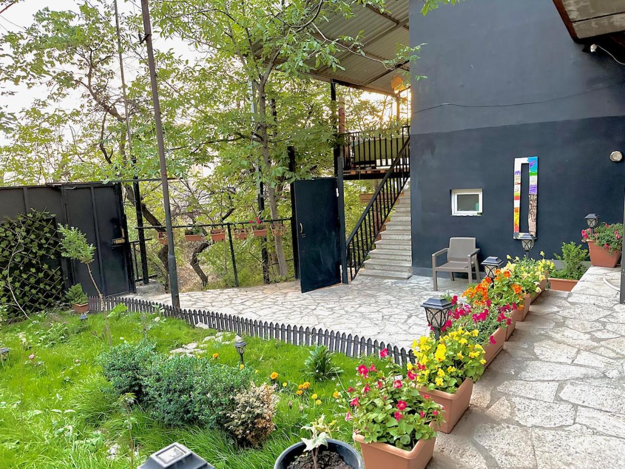 Cosy Studio With Beautiful Garden Jerevan Buitenkant foto